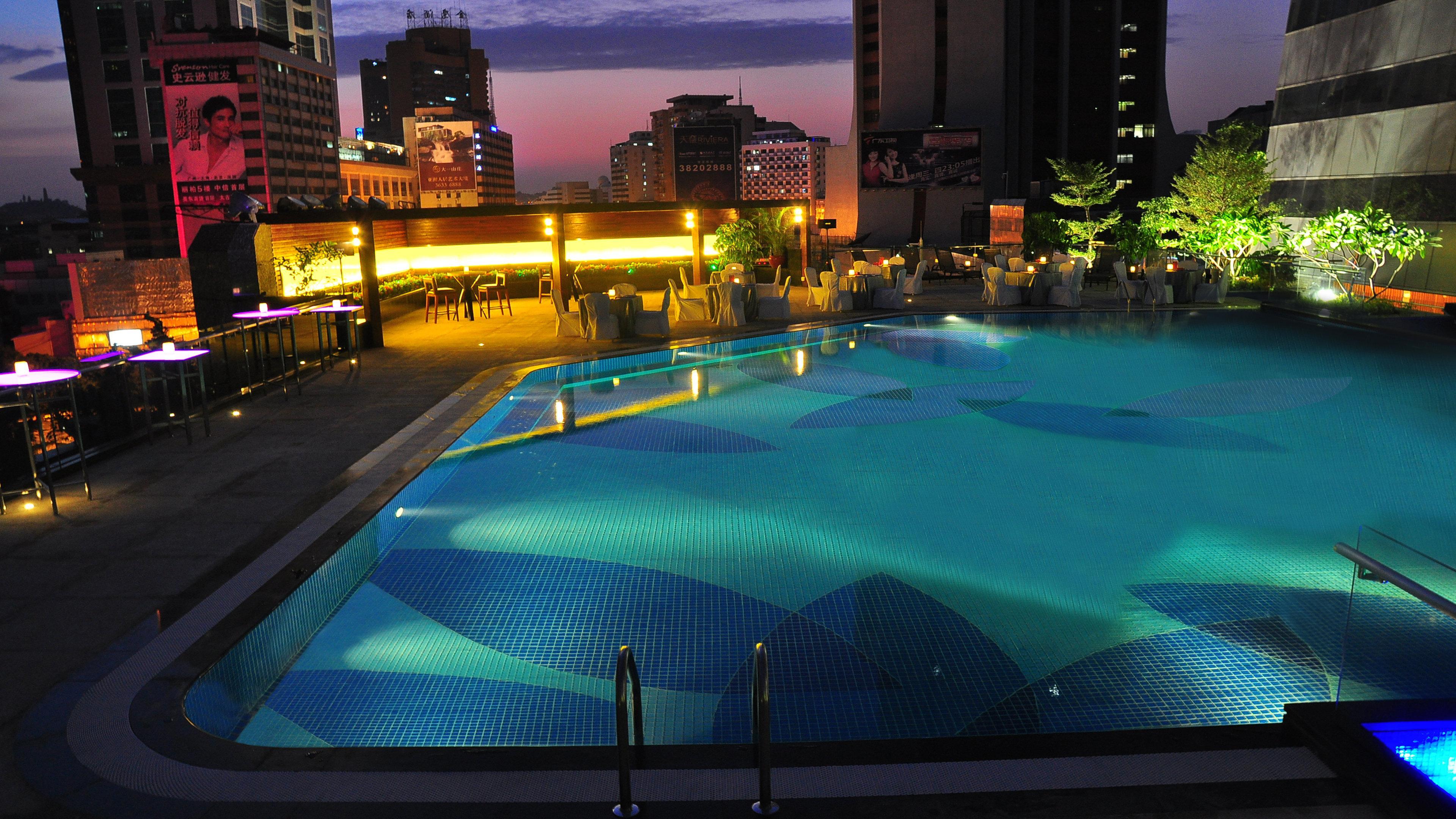 ホテル クラウンプラザ広州 シティ センター エクステリア 写真 The pool at the Park