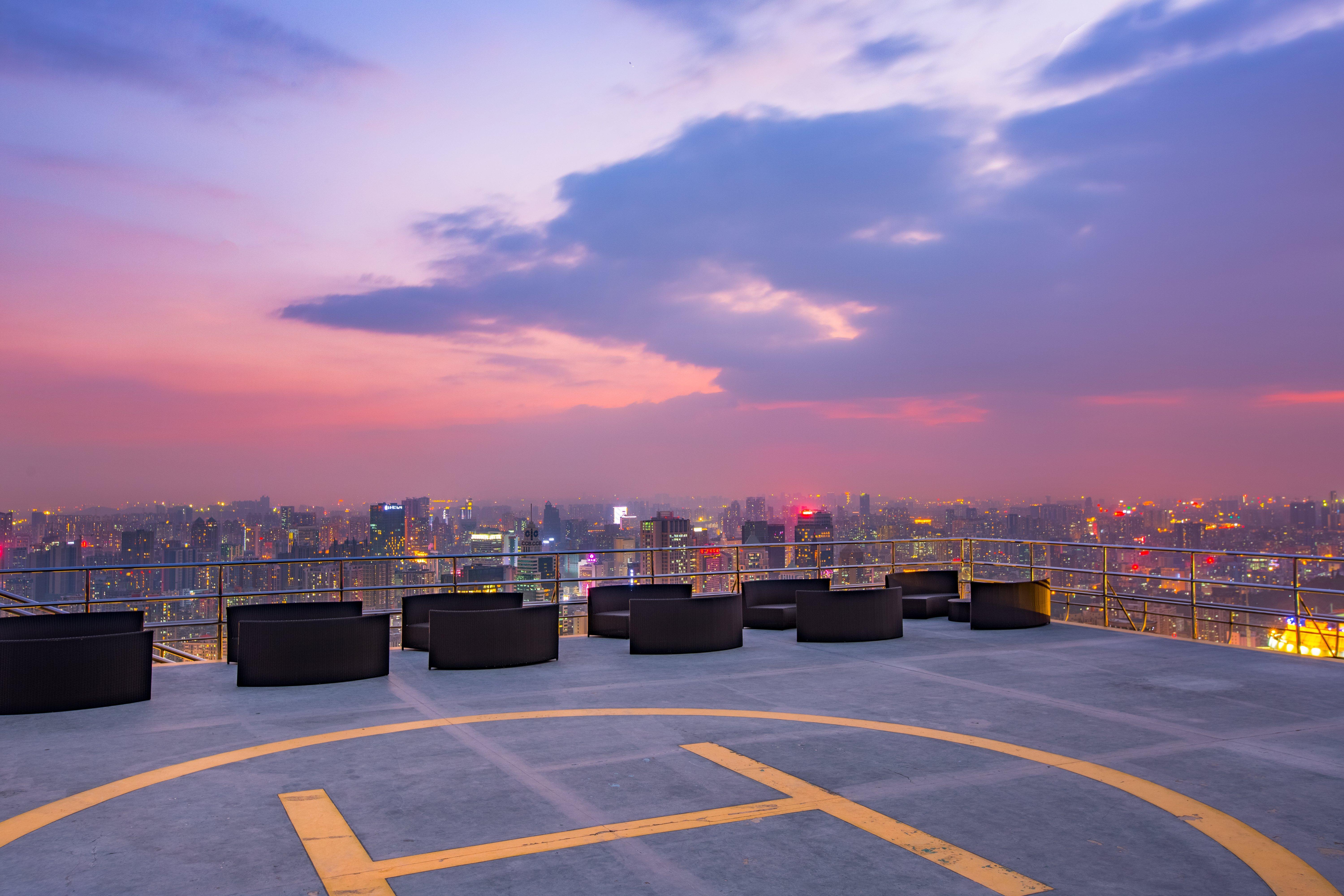 ホテル クラウンプラザ広州 シティ センター エクステリア 写真 Helipad at the top of the building